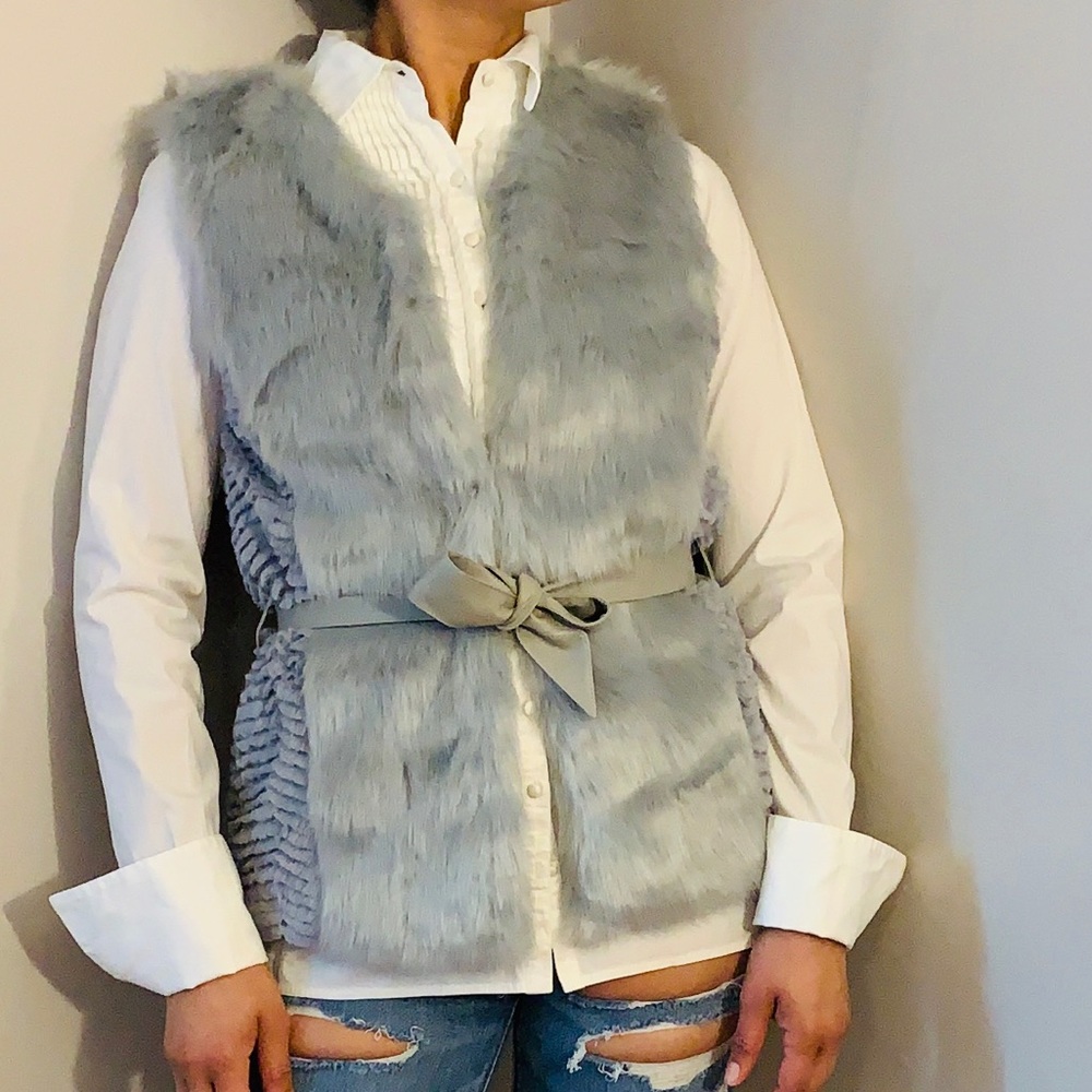 Furry grey vest/selfie Courure.